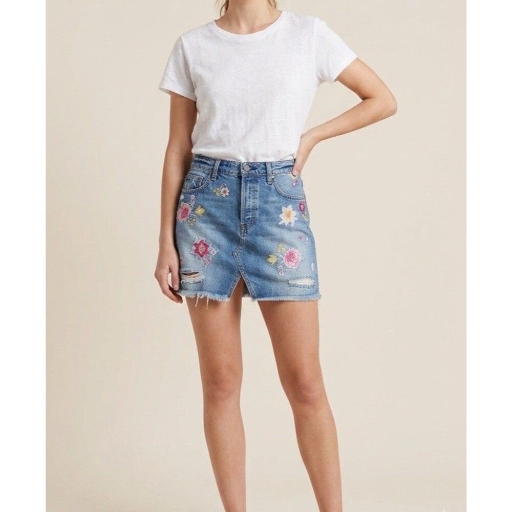 American Eagle Floral Embroidered Denim Skirt Womens Size 14 Distressed Mini